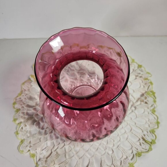 Pilgrim Cranberry Glass Vase Vintage USA 5.5 in Optic Mould Round Gorgeo… - Picture 2 of 9